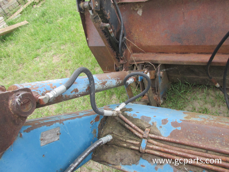 FORD 7413 8FT W/ GRAPPLE